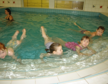 Sõlekese Lasteaed ujumistunnis